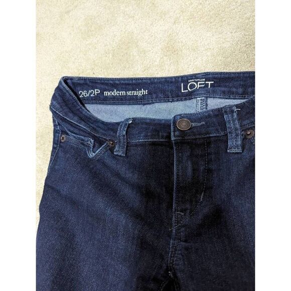 Loft Women's Blue Modern Straight Stretch Low Rise Dark Wash Jeans Size 2P - Picture 5 of 5